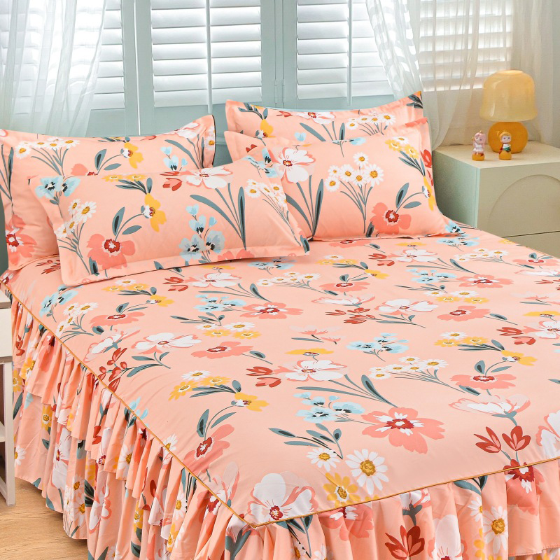 🛏️Two-layer three-piece set with lotus motif lace bedspread and pillowcases
